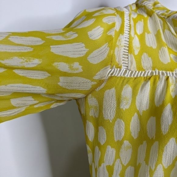 ✨3/$15 Dolan yellow & white sheer blouse XS - Picture 5 of 10